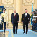 Состоялась церемония официальной встречи Садыра Жапарова и Касым-Жомарта Токаева