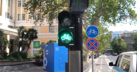 В Баку устанавливаются светофоры с дополнительной секцией для велосипедов