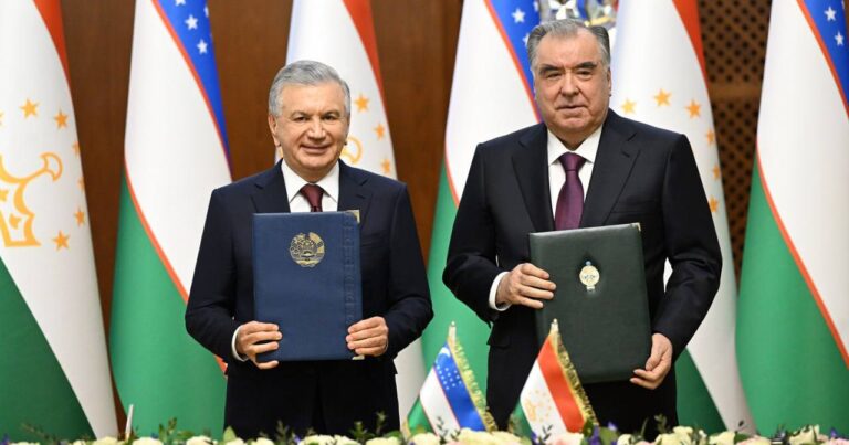 Шавкат Мирзиёев и Эмомали Рахмон подписали Договор о союзнических отношениях