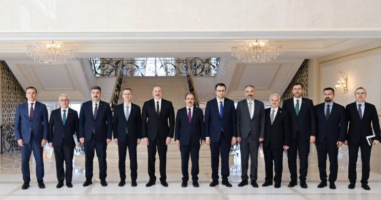 Президент Ильхам Алиев принял делегацию во главе с председателем комитета Администрации Президента Турции