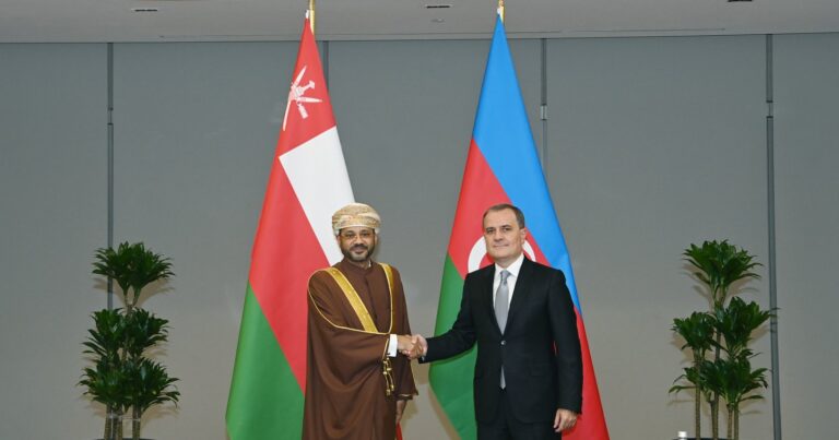 Обсуждены двусторонние связи между Азербайджаном и Оманом