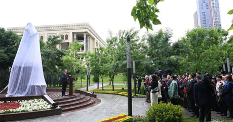 В Ташкенте состоялось открытие памятника Батыру Закирову