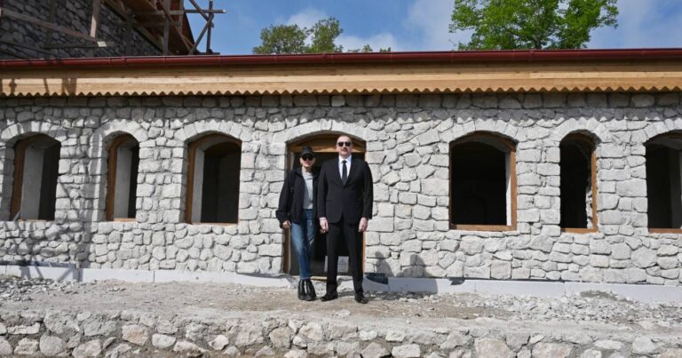 Ильхам Алиев и Мехрибан Алиева ознакомились с реставрационными работами в доме-музее Узеира Гаджибейли