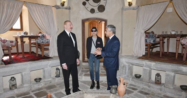 Ильхам Алиев и Мехрибан Алиева приняли участие в открытии после реставрации бани Ширин су