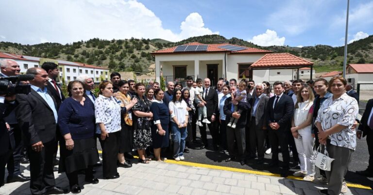 Президент Ильхам Алиев встретился с жителями села Сус Лачинского района