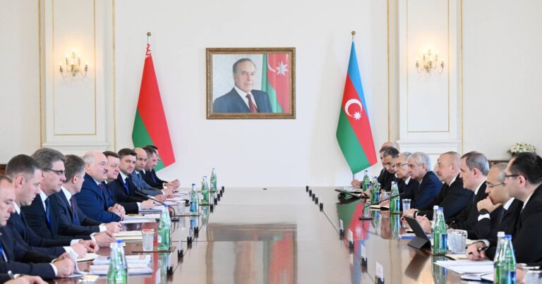 Началась встреча Ильхама Алиева с Александром Лукашенко в расширенном составе