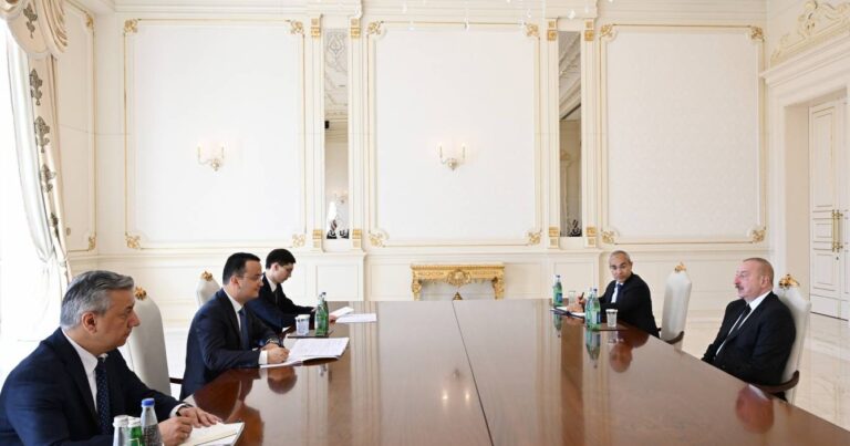 Ильхам Алиев принял министра инвестиций, промышленности и торговли Узбекистана