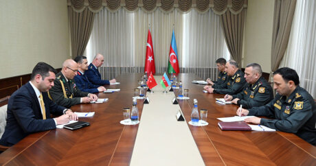Министр обороны Азербайджана встретился с турецкой делегацией