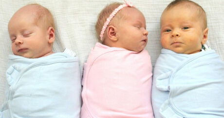 За первые три месяца этого года родилось 828 двойняшек, 39 тройняшек