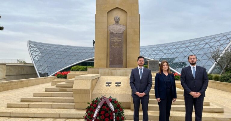 Директор по вопросам политики МИД Израиля посетила памятник Ази Асланову