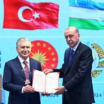Шавкат Мирзиёев награжден высшей государственной наградой Турецкой Республики