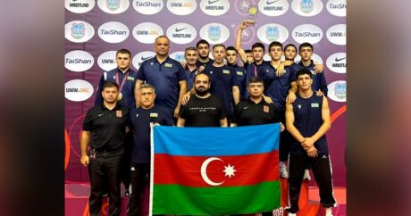 Сборная Азербайджана по борьбе стала чемпионом Европы U-17