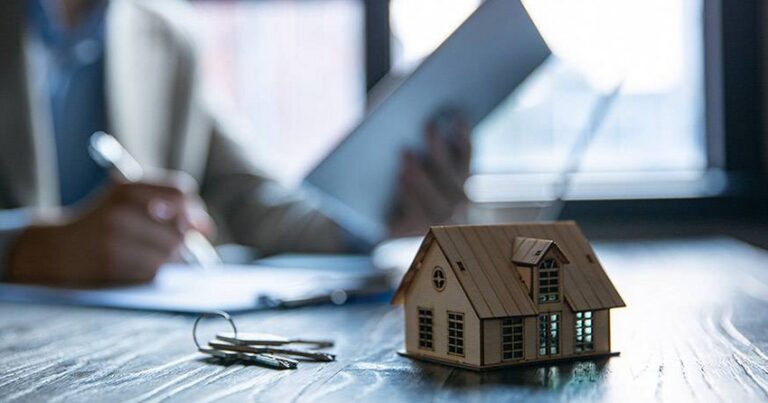 Регистрация прав собственности на недвижимость снизилась более чем на 32%