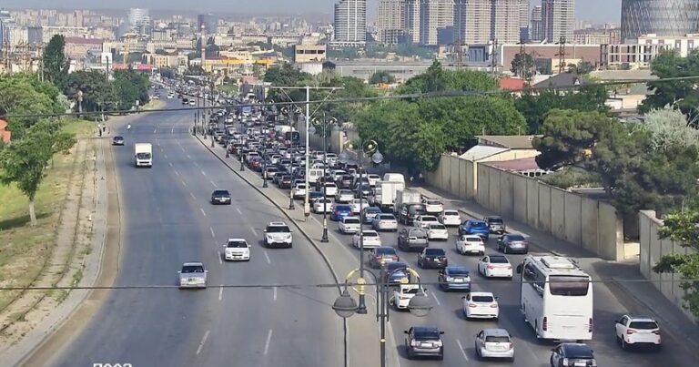 На ряде столичных улиц и проспектов затруднено движение транспорта