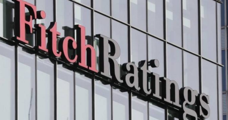 Fitch: Валютные резервы Азербайджана приблизятся к 74 млрд долларов