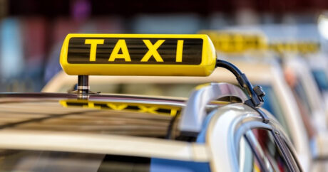 В Баку количество такси сократилось вдвое