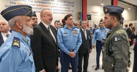Ильхам Алиев ознакомился с военной выставкой на территории базы ВВС Пакистана «Нур Хан» в Исламабаде