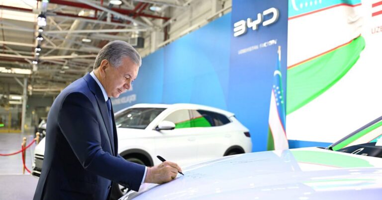 На заводе BYD в Джизаке выпущены первые электромобили