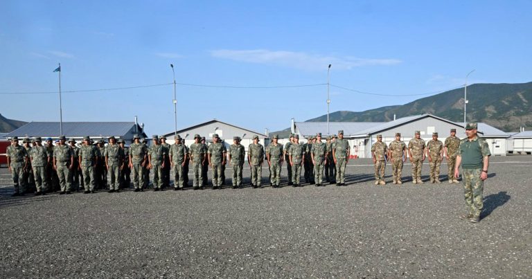 Закир Гасанов встретился с военнослужащими, несущими службу на освобожденных территориях