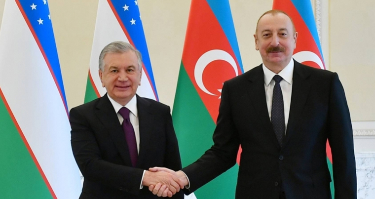 Президент Ильхам Алиев позвонил Президенту Узбекистана Шавкату Мирзиёеву