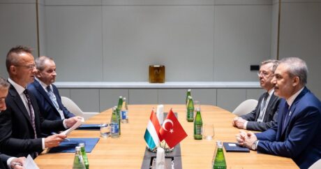 Хакан Фидан встретился с министром иностранных дел и торговли Венгрии в Шуше
