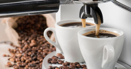 Почему горячий кофе полезнее холодного? — мнение врачей