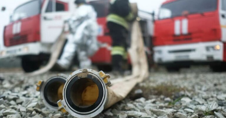 В Баку произошел пожар в жилом доме