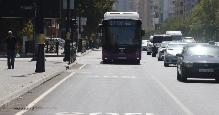 В Баку на 29 улицах и проспектах созданы специальные автобусные полосы