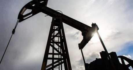 Цена азербайджанской нефти превысила 76 долларов