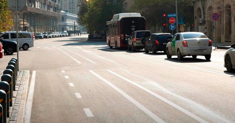 В Баку на улице Кёвкяб Сафаралиевой создаются полосы микромобильности