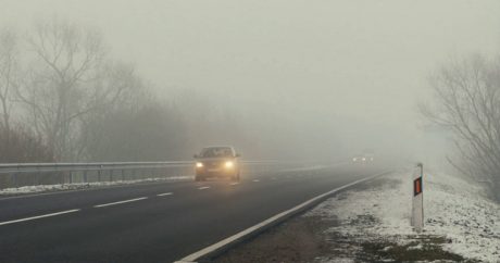 Дорожная полиция обратилась к водителям в связи с туманом