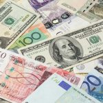 Продажи на валютных аукционах в Азербайджане снизились на 33%